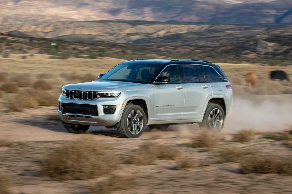 Rear Cross View of Jeep Grand Cherokee Rear Cross View of Jeep Grand Cherokee