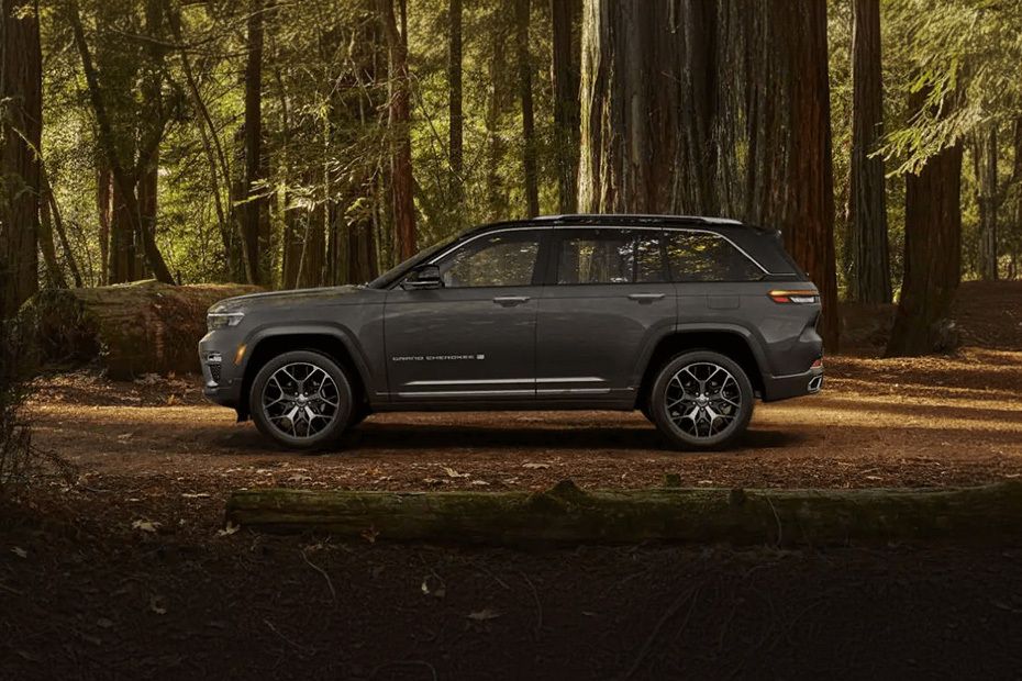 Grand Cherokee Side view Grand Cherokee Side view