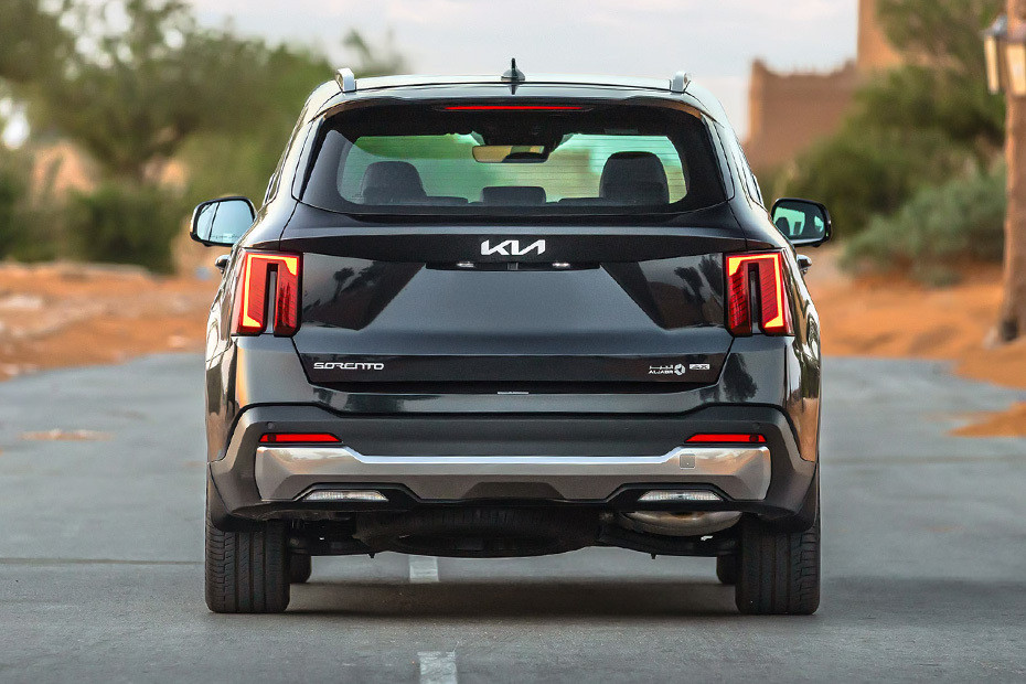 Full Rear View of KIA Sorento Full Rear View of KIA Sorento
