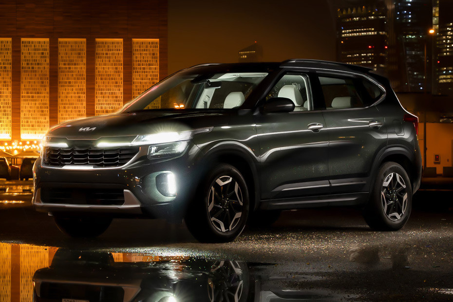 KIA  Seltos Front angle low view KIA  Seltos Front angle low view