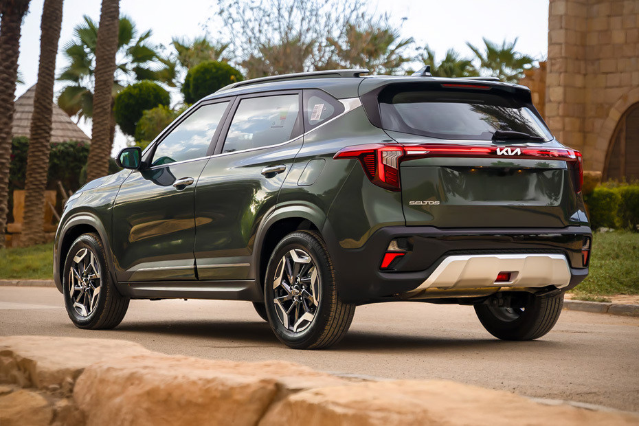 Rear Cross Side View of KIA Seltos Rear Cross Side View of KIA Seltos