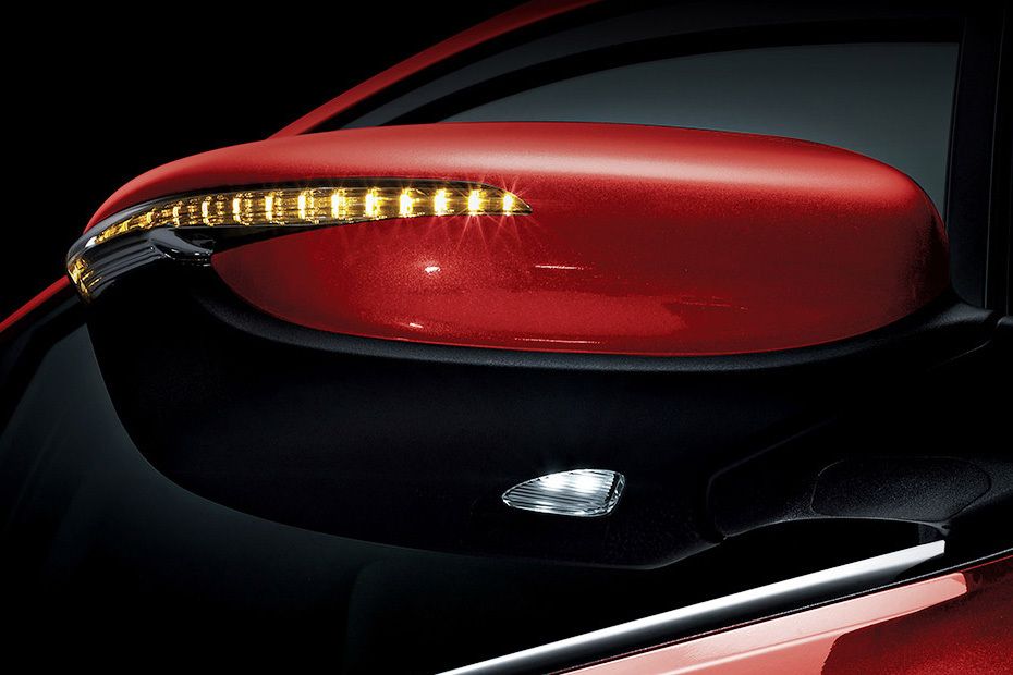 كيا Cerato 5 Door Drivers Side Mirror Front Angle كيا Cerato 5 Door Drivers Side Mirror Front Angle