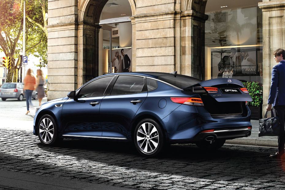 Rear Cross View of KIA Optima (2012-2021) Rear Cross View of KIA Optima (2012-2021)
