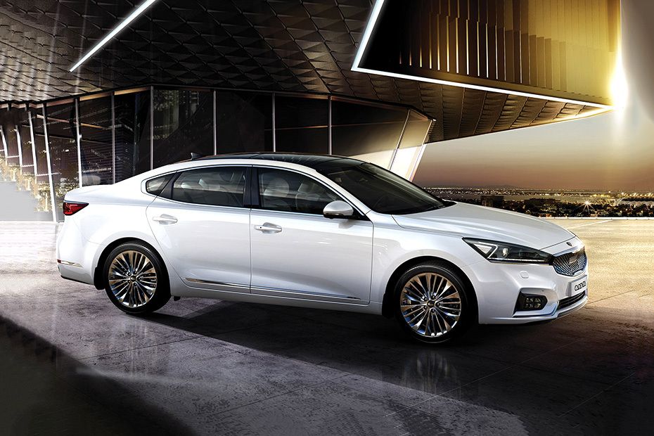 كيا Cadenza Front Cross Side View كيا Cadenza Front Cross Side View