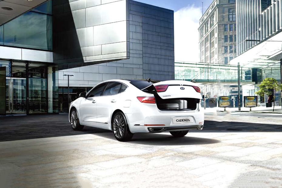 Rear Medium View of كيا Cadenza Rear Medium View of كيا Cadenza
