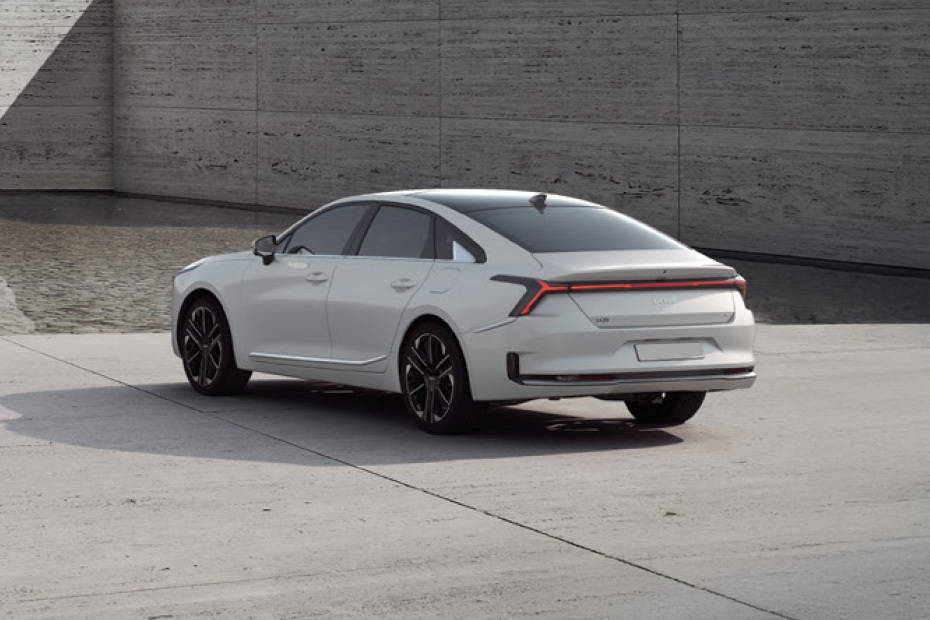 Rear Cross Side View of كيا كيه 8 Rear Cross Side View of كيا كيه 8