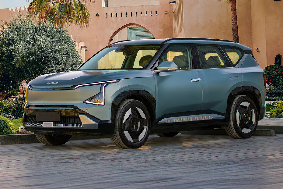 KIA  EV5 Front angle low view KIA  EV5 Front angle low view