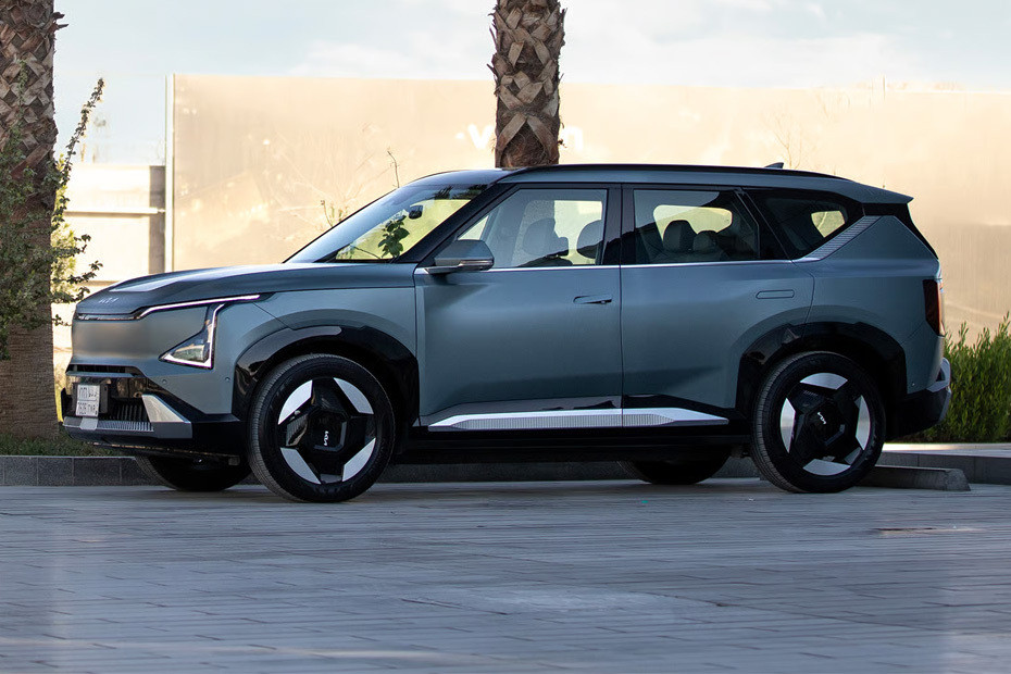 KIA EV5 Front Side View KIA EV5 Front Side View