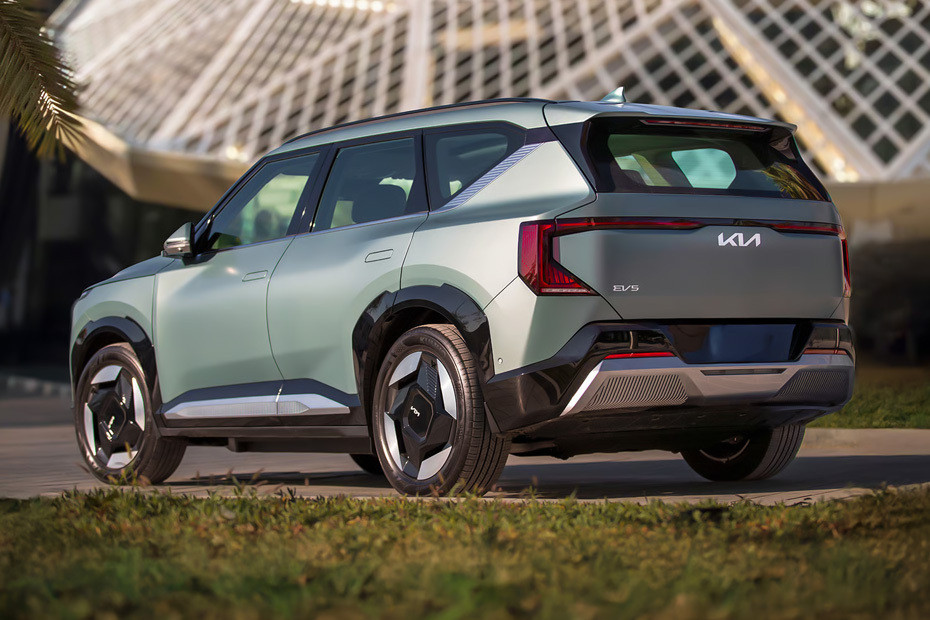 Rear Cross Side View of KIA EV5 Rear Cross Side View of KIA EV5