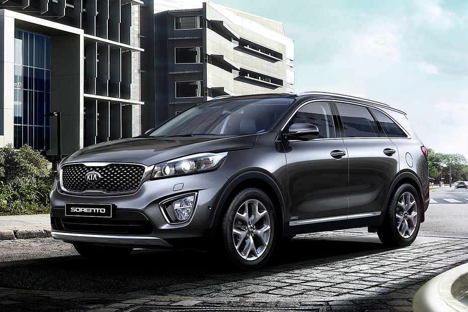 KIA Sorento (2012-2021) Front angle low view KIA Sorento (2012-2021) Front angle low view