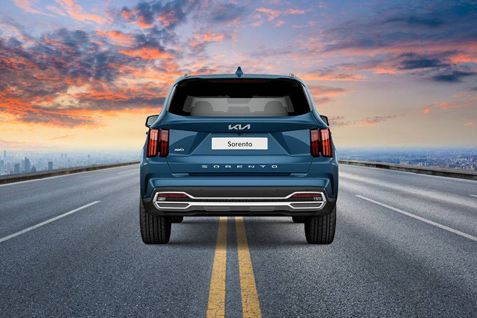Full Rear View of كيا سورينتو هايبرد Full Rear View of كيا سورينتو هايبرد