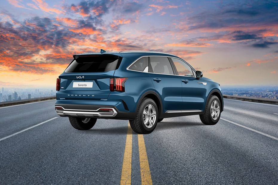 سورينتو هايبرد Rear angle view سورينتو هايبرد Rear angle view
