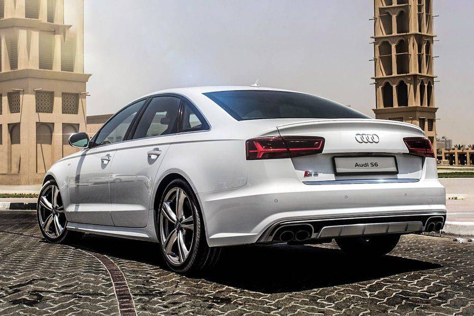 Rear Cross Side View of Audi S6 Rear Cross Side View of Audi S6