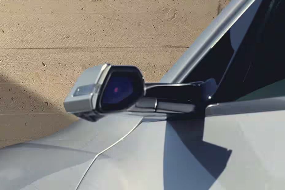 أودي إي-ترون سبورتباك Drivers Side Mirror Rear Angle أودي إي-ترون سبورتباك Drivers Side Mirror Rear Angle