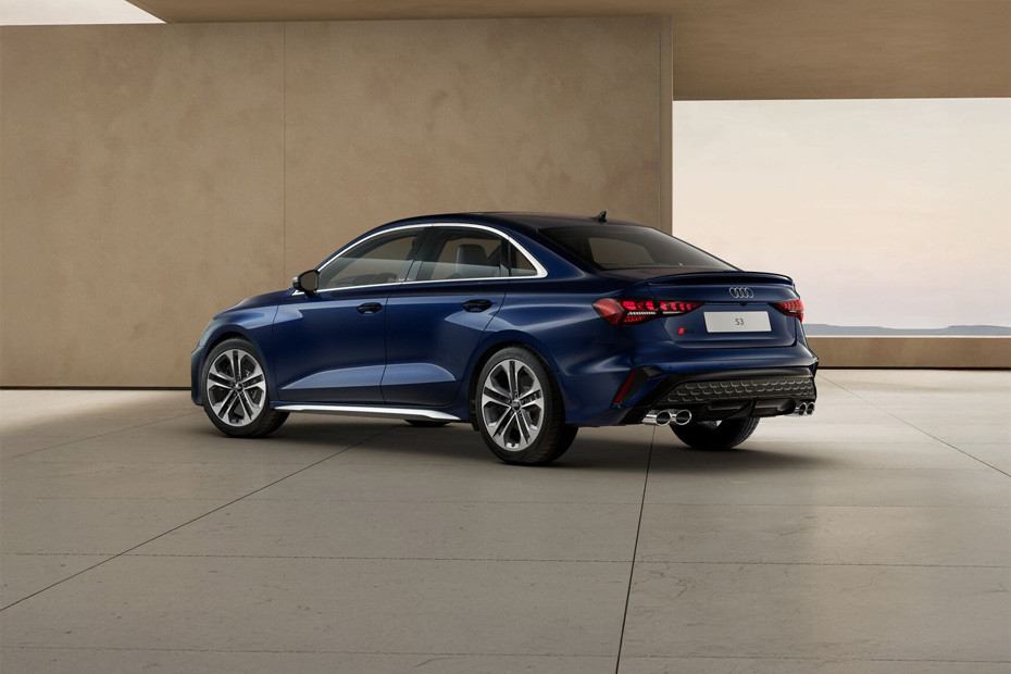 Rear Cross Side View of أودي S3 Rear Cross Side View of أودي S3