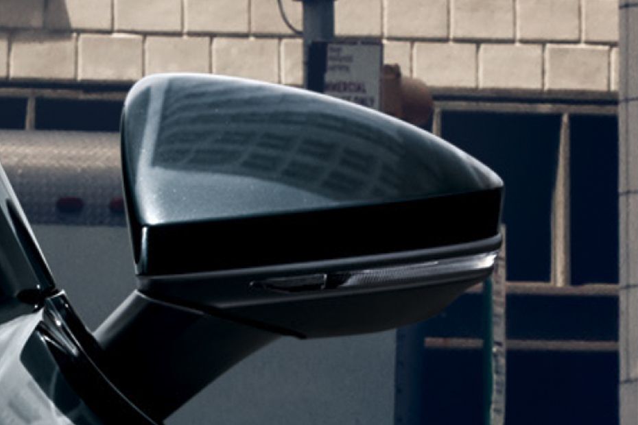أودي أيه 7 سبورتباك Drivers Side Mirror Rear Angle أودي أيه 7 سبورتباك Drivers Side Mirror Rear Angle