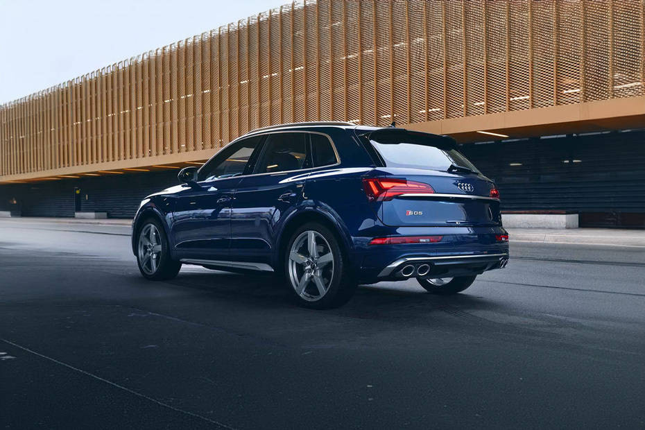 Rear Cross Side View of Audi SQ5 Rear Cross Side View of Audi SQ5