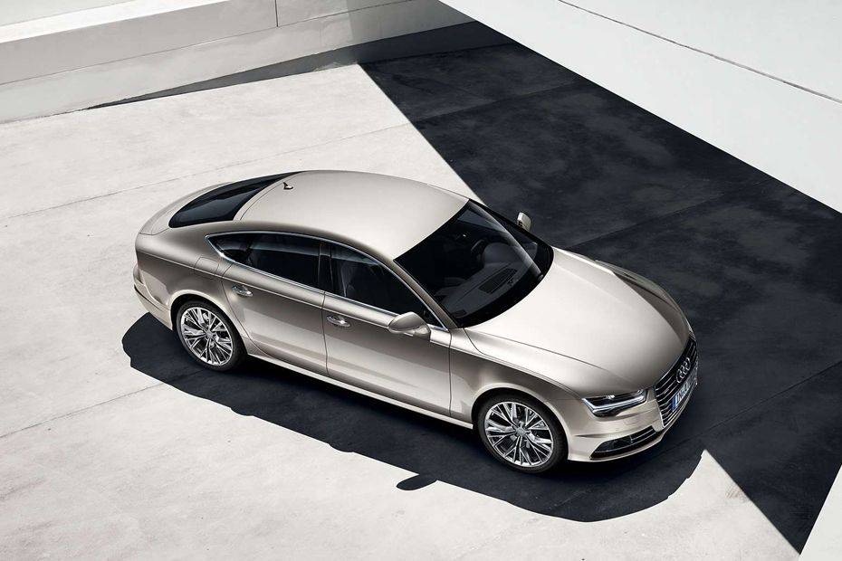 أودي A7 Front Cross Side View أودي A7 Front Cross Side View