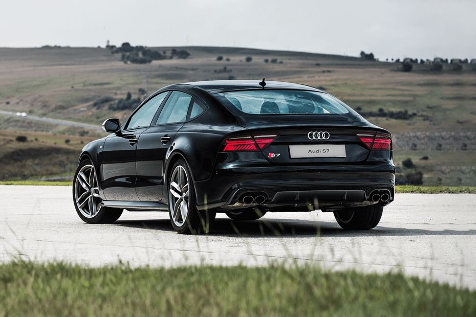 Rear Cross Side View of أودي سبورت باك S7 Rear Cross Side View of أودي سبورت باك S7