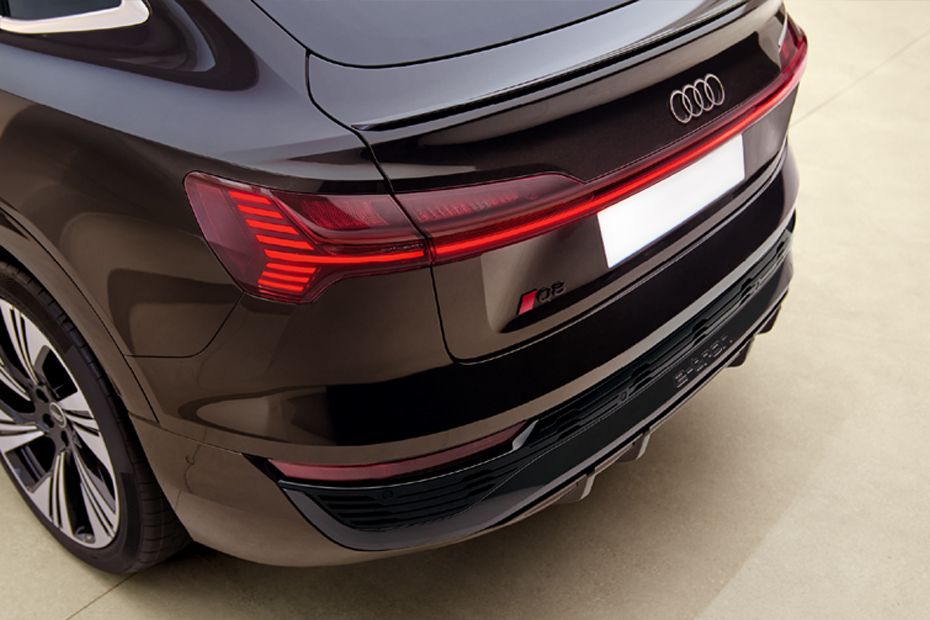 Q8-Sportback-E-Tron Tail light