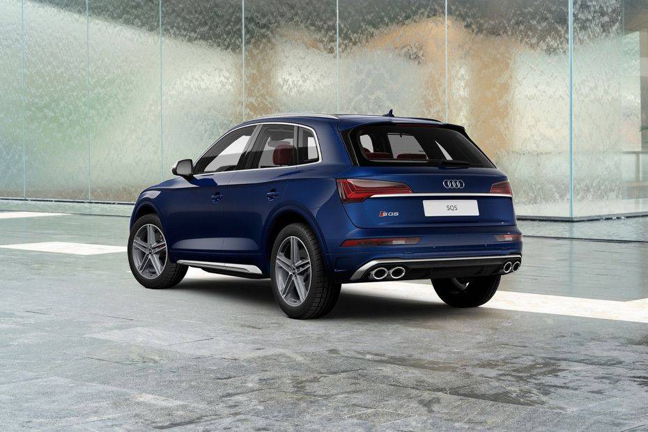 Rear Medium View of Audi SQ5 2025 Rear Medium View of Audi SQ5 2025