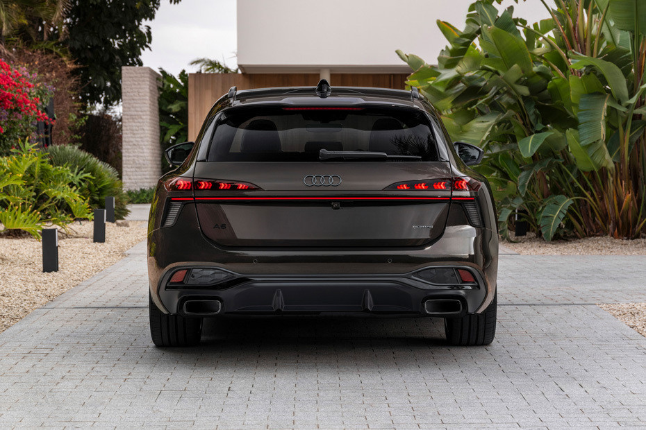 Full Rear View of Audi A6 Avant Full Rear View of Audi A6 Avant