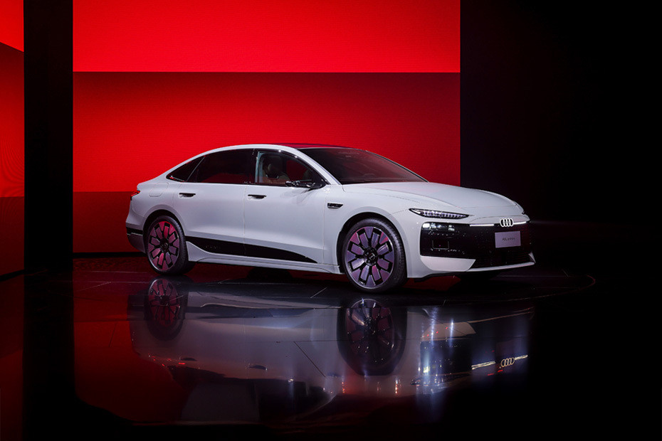 أودي A6L إي-ترون Front Cross Side View أودي A6L إي-ترون Front Cross Side View