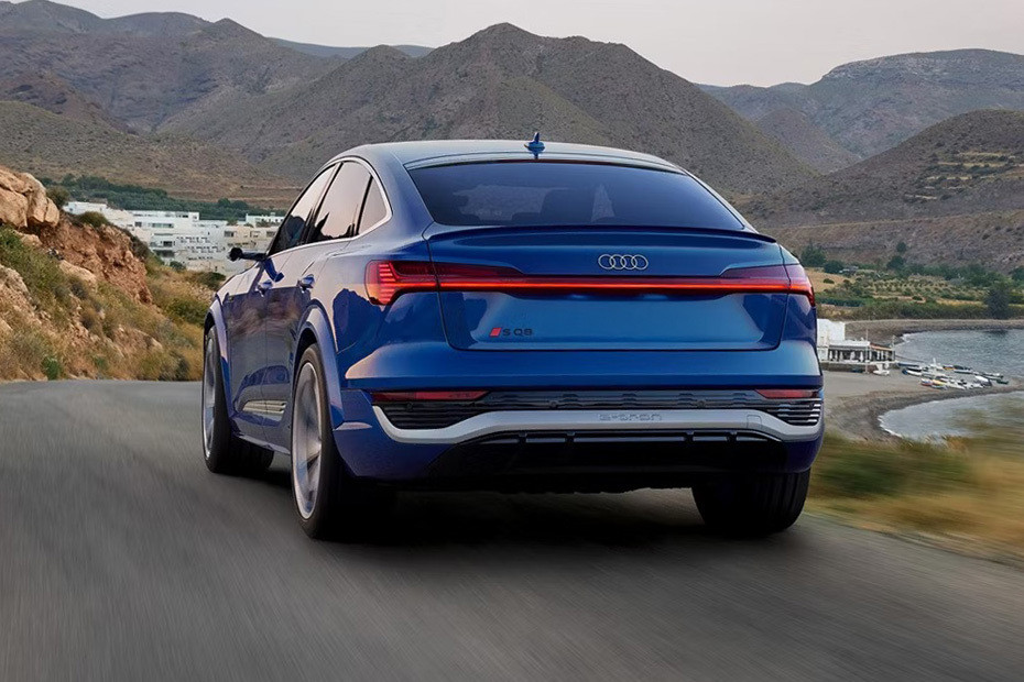 Rear Medium View of Audi SQ8 E-tron Rear Medium View of Audi SQ8 E-tron