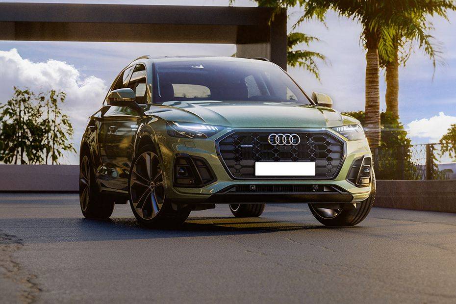 Audi Q5 Front angle low view Audi Q5 Front angle low view