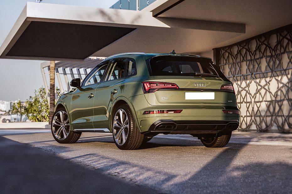 Rear Cross Side View of Audi Q5 Rear Cross Side View of Audi Q5