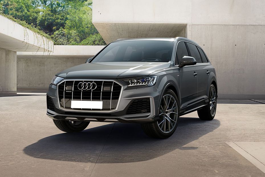 Audi Q7 Front angle low view Audi Q7 Front angle low view