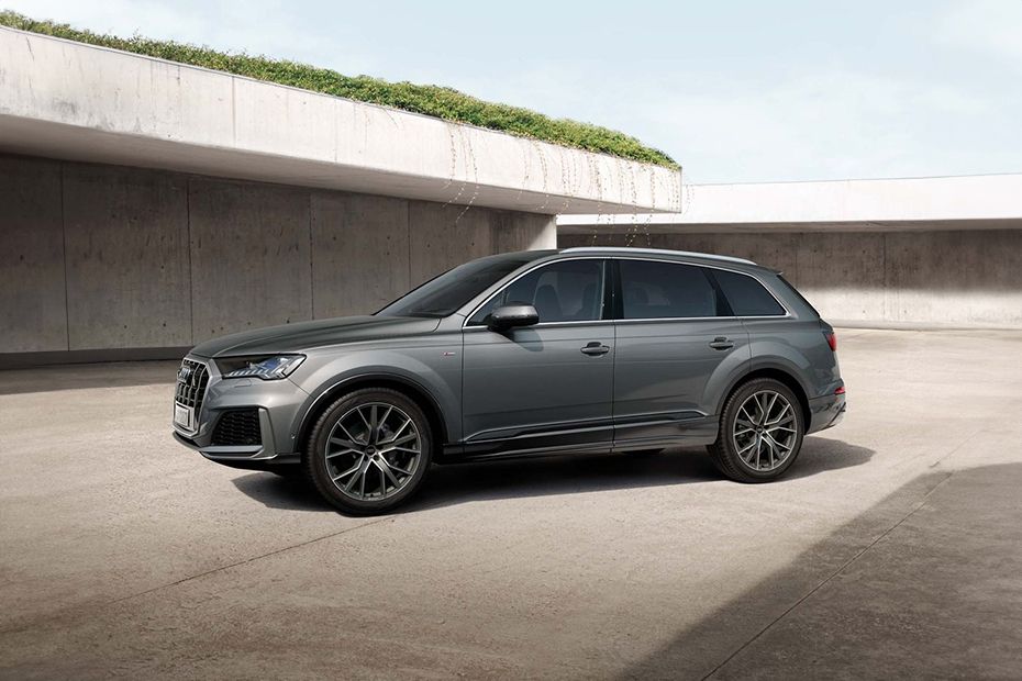 Audi Q7 Full Side View Audi Q7 Full Side View