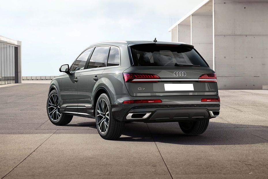 Rear Cross Side View of Audi Q7 Rear Cross Side View of Audi Q7