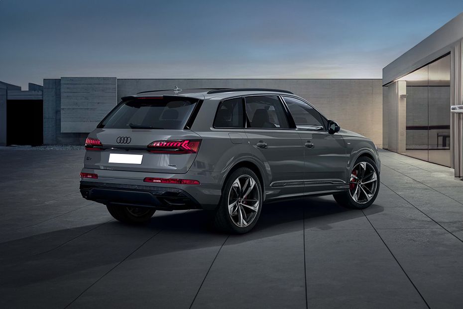 Rear Cross View of Audi Q7 Rear Cross View of Audi Q7