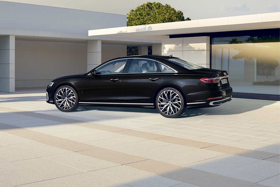 Rear Cross Side View of أودي A8 Rear Cross Side View of أودي A8
