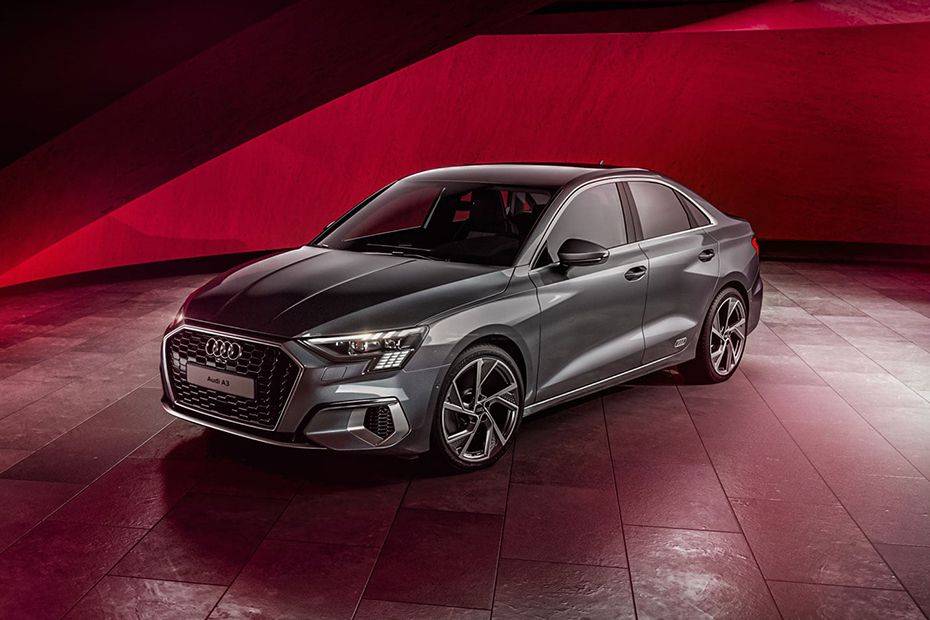 أودي A3 (2022-2024) Front Medium View أودي A3 (2022-2024) Front Medium View