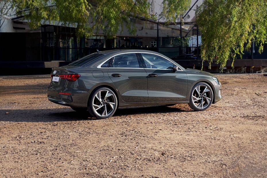 أودي A3 (2022-2024) Full Side View أودي A3 (2022-2024) Full Side View