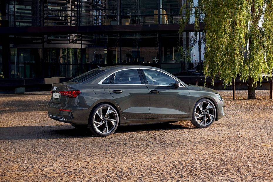 Rear Cross Side View of أودي A3 (2022-2024) Rear Cross Side View of أودي A3 (2022-2024)