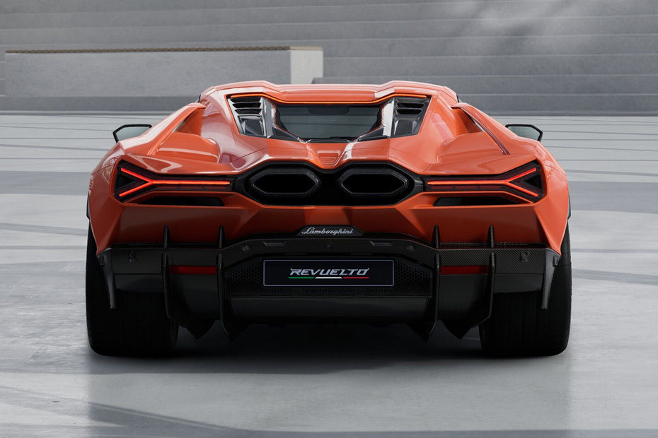 Full Rear View of لامبورجيني ريفويلتو