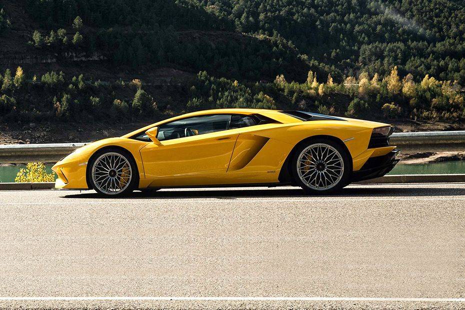 Aventador Side view Aventador Side view