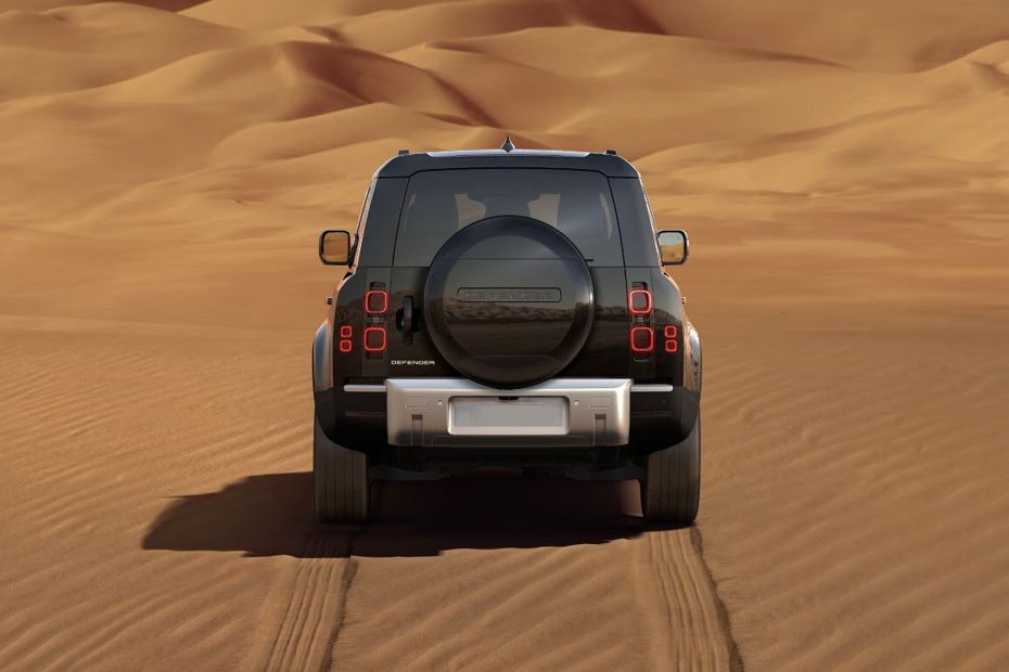 Full Rear View of لاند روفر ديفندر Full Rear View of لاند روفر ديفندر