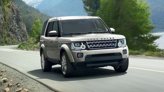 Land Rover LR4 Front Medium View Land Rover LR4 Front Medium View
