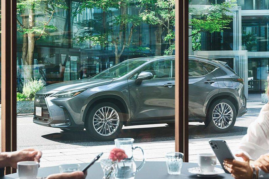 Lexus NX Hybrid (2022-2024) Front Side View Lexus NX Hybrid (2022-2024) Front Side View