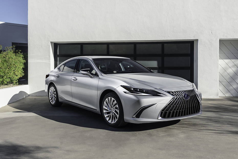Lexus ES Front Cross Side View Lexus ES Front Cross Side View