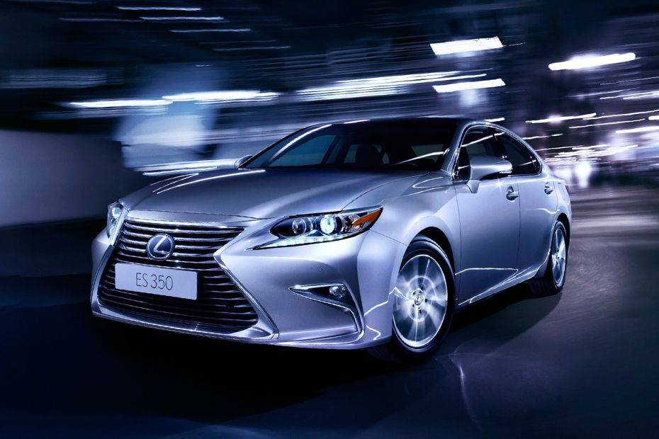Lexus ES (2013-2021) Front angle low view Lexus ES (2013-2021) Front angle low view