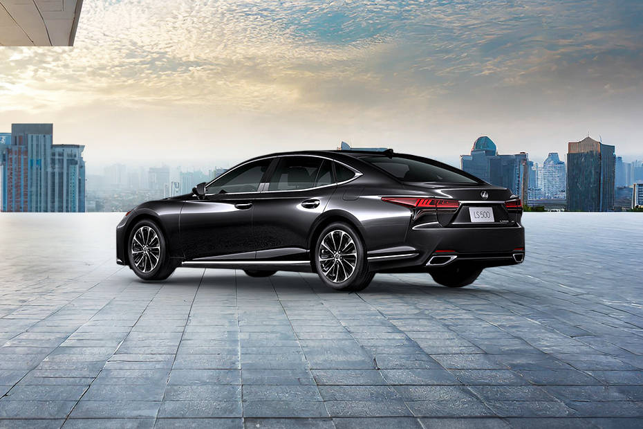 Rear Cross Side View of Lexus LS Rear Cross Side View of Lexus LS