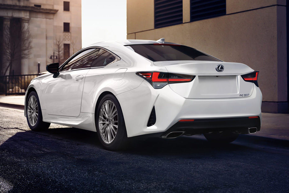 Rear Medium View of لكزس RC