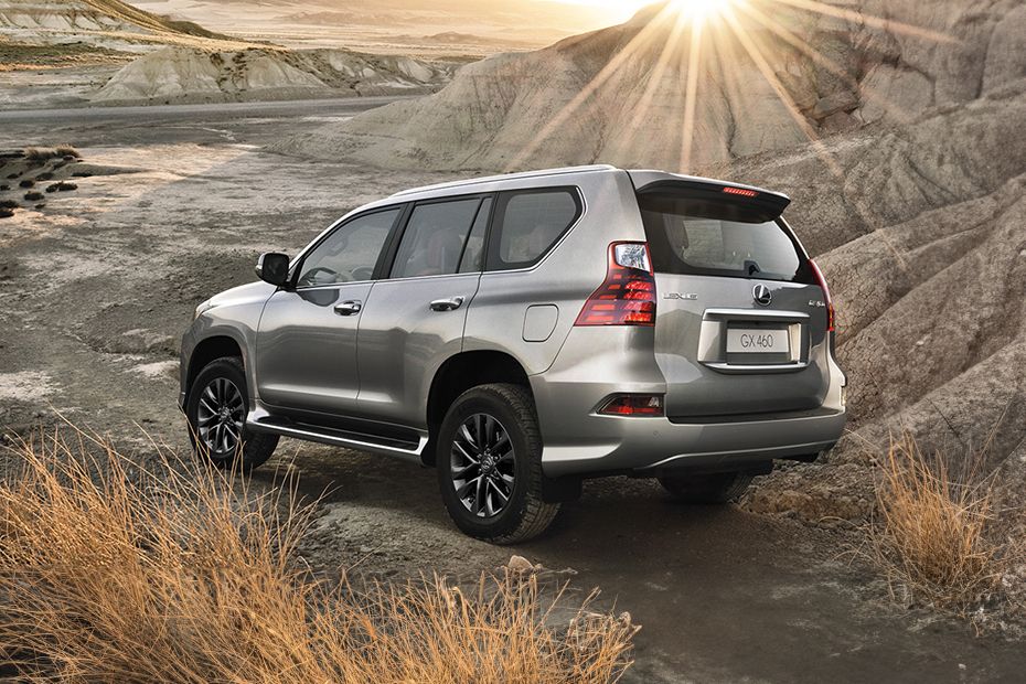 Rear Cross Side View of Lexus GX (2022-2024) Rear Cross Side View of Lexus GX (2022-2024)