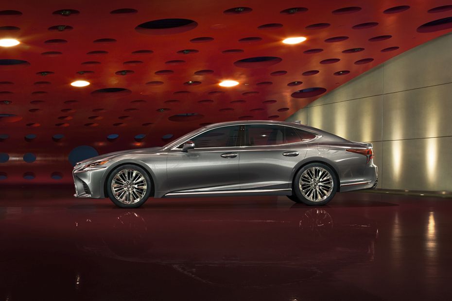 لكزس RX Hybrid (2022-2024) Full Side View لكزس RX Hybrid (2022-2024) Full Side View