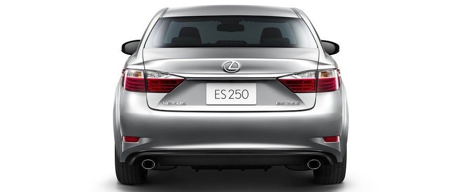 Full Rear View of لكزس ES 2016 Full Rear View of لكزس ES 2016